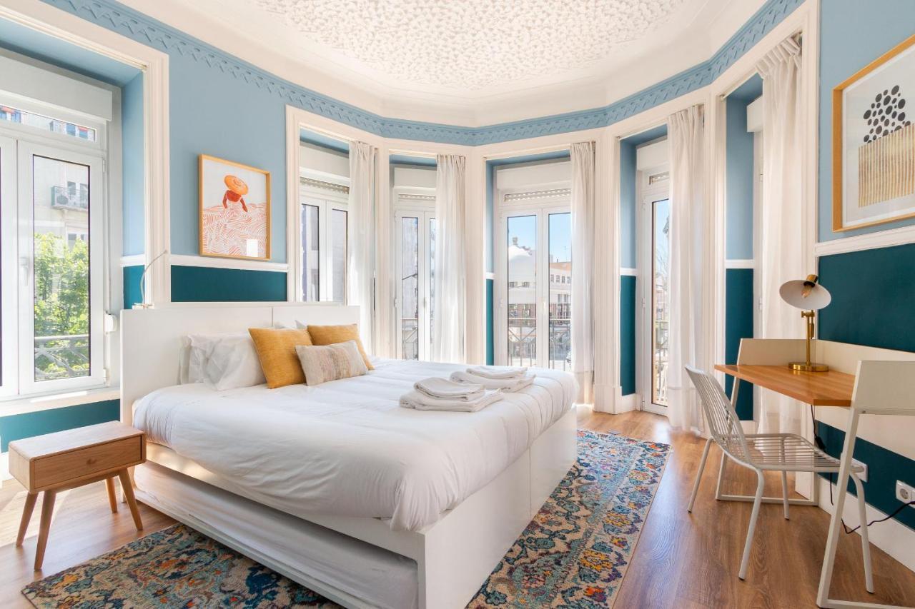 Bright Center, 10m From Subway, 6 Rooms, Up To 20 Ppl Vakantiehuis Lissabon
