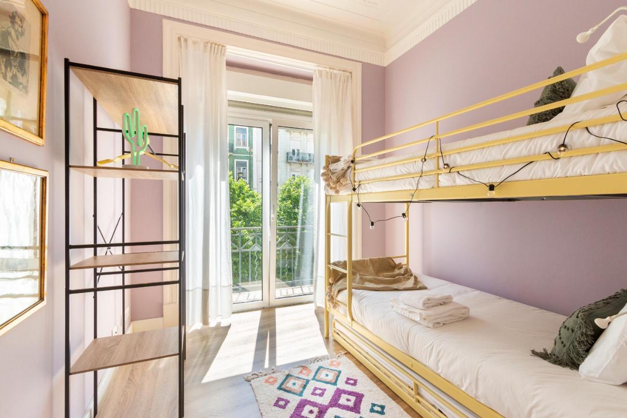 Bright Center, 10m From Subway, 6 Rooms, Up To 20 Ppl Vakantiehuis