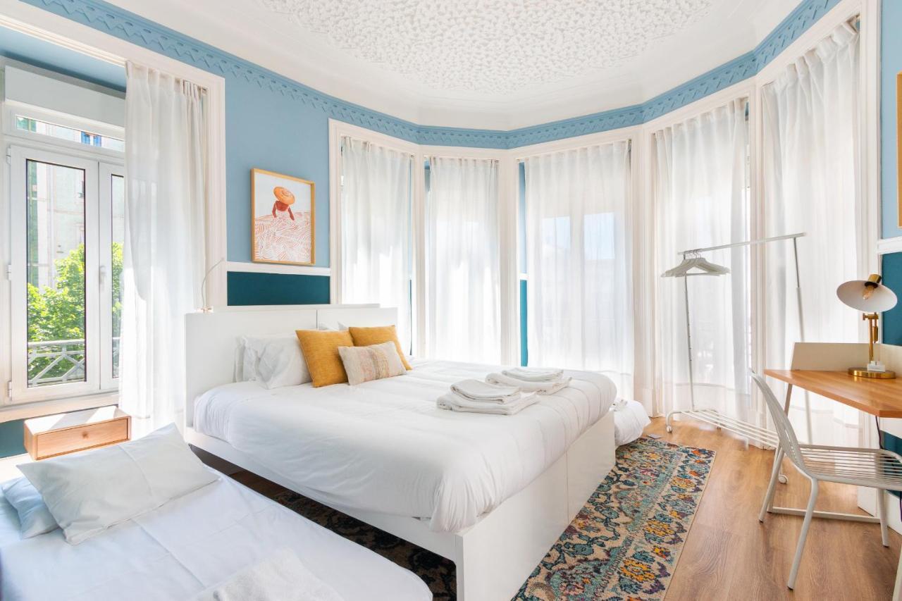 Bright Center, 10m From Subway, 6 Rooms, Up To 20 Ppl Vakantiehuis Lissabon