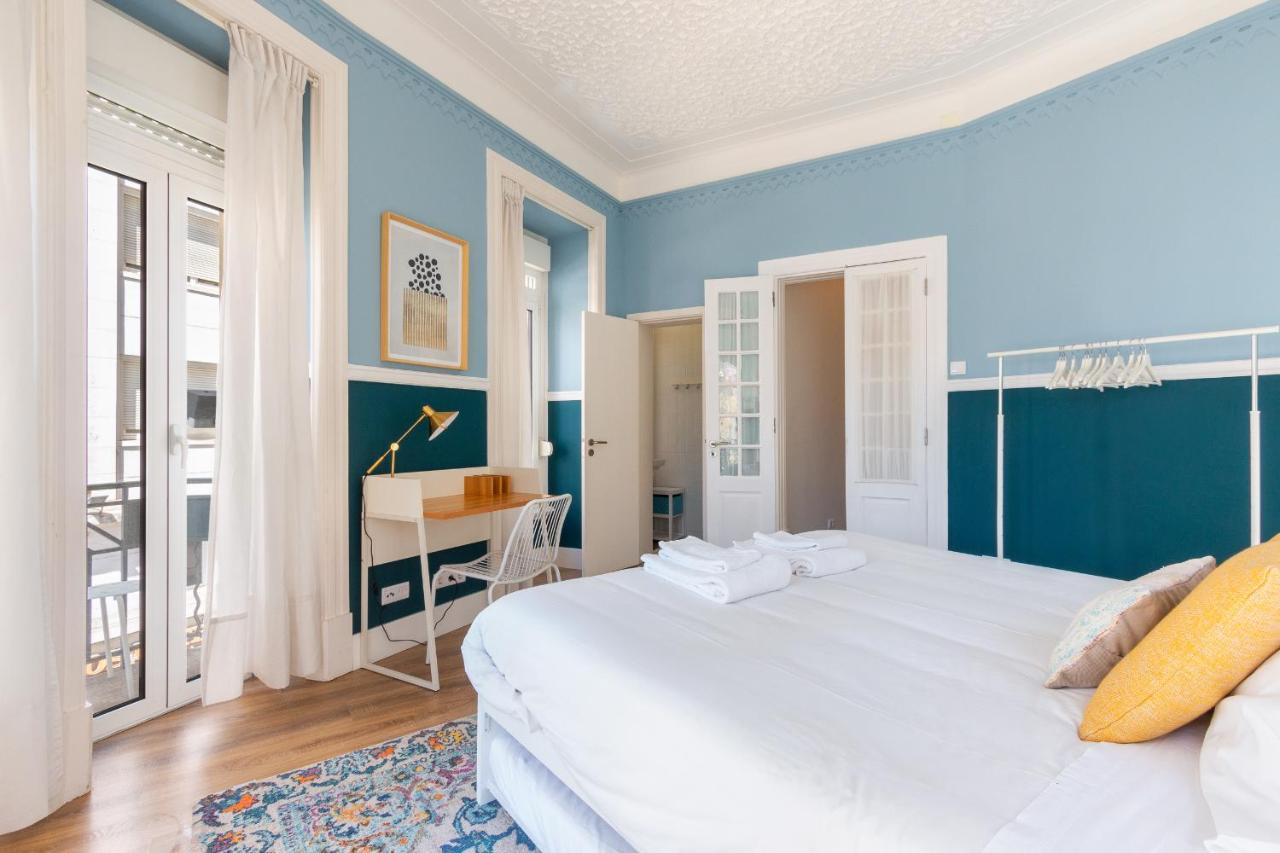 Bright Center, 10m From Subway, 6 Rooms, Up To 20 Ppl Vakantiehuis