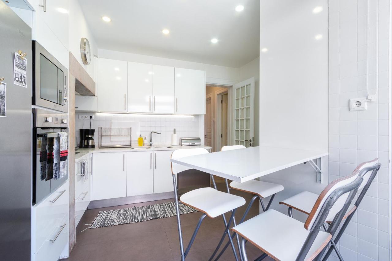 Bright Center, 10m From Subway, 6 Rooms, Up To 20 Ppl Vakantiehuis Lissabon