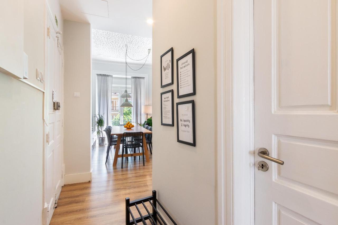 Bright Center, 10m From Subway, 6 Rooms, Up To 20 Ppl Vakantiehuis *