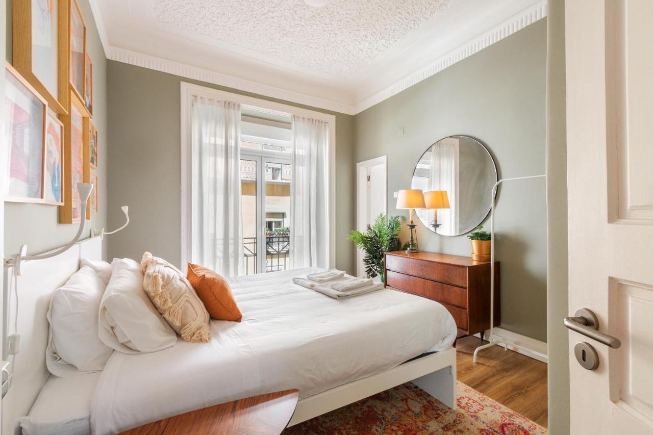 Bright Center, 10m From Subway, 6 Rooms, Up To 20 Ppl Vakantiehuis