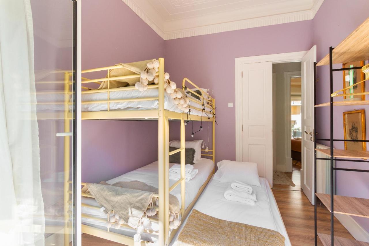 Bright Center, 10m From Subway, 6 Rooms, Up To 20 Ppl Vakantiehuis Lissabon