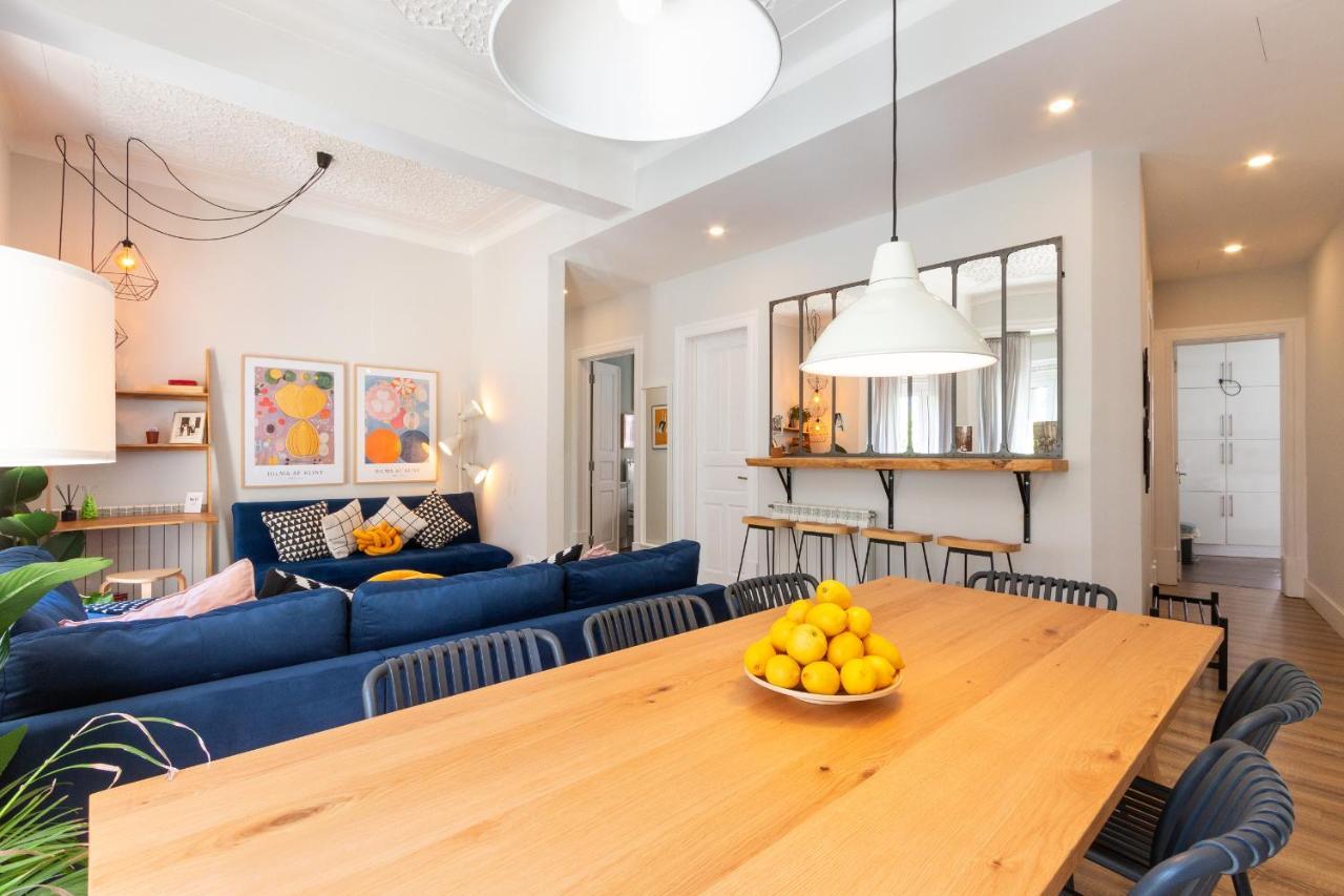 Vakantiehuis Bright Center, 10m From Subway, 6 Rooms, Up To 20 Ppl